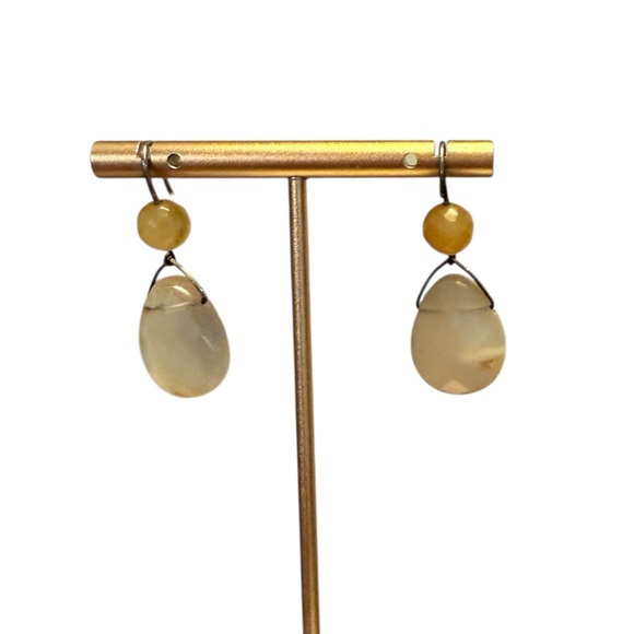Vintage Jewelry - Vintage Gold and Cream Drop Earrings with Elegant Design